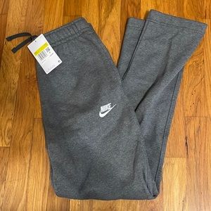 Nike Standard Fit Sweatpants